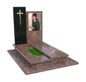 005 Сучасний пам'ятник молодій жінці