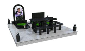 007 Жіночий пам'ятник в вигляді арки